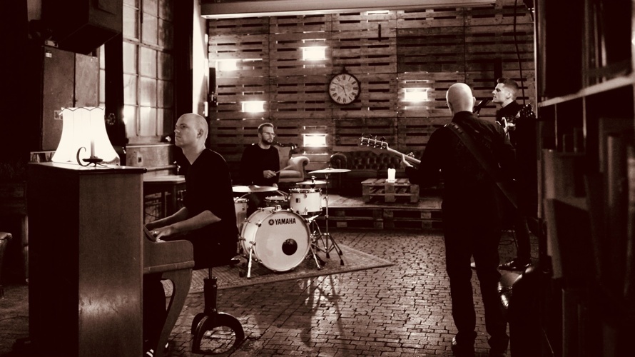 Komood - 2 Musik-Singles produzieren