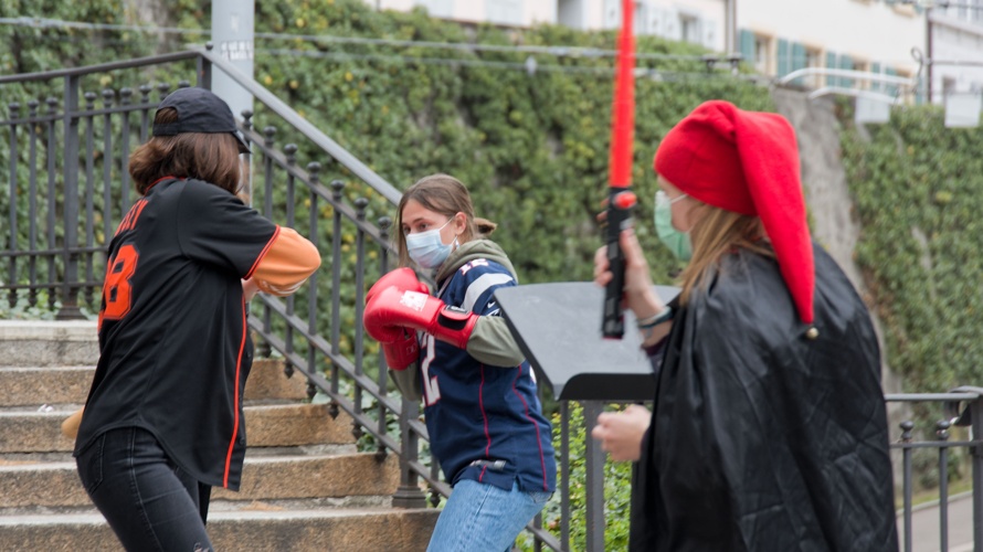 Kuriose Gewohnheit - Theaterinstallationen auf der Strasse