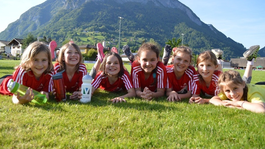 Neue Vereinsshirts für die Jugendriege Walenstadt