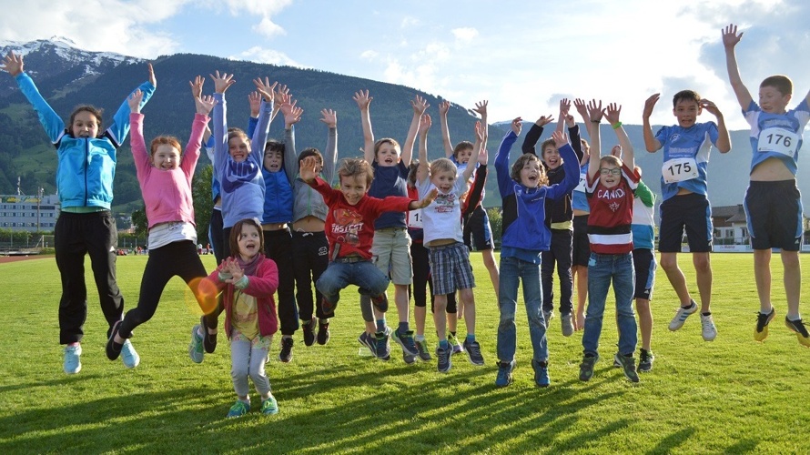 Neue Vereinsshirts für die Jugendriege Walenstadt