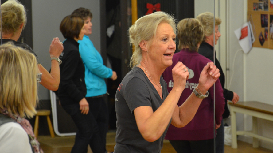 Tanzschulsterben? Wir wehren uns mit Händen und Füssen.............