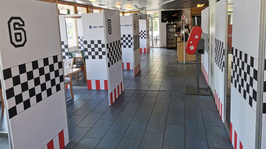 Restaurant Kartbahn - Einander die Hand reichen