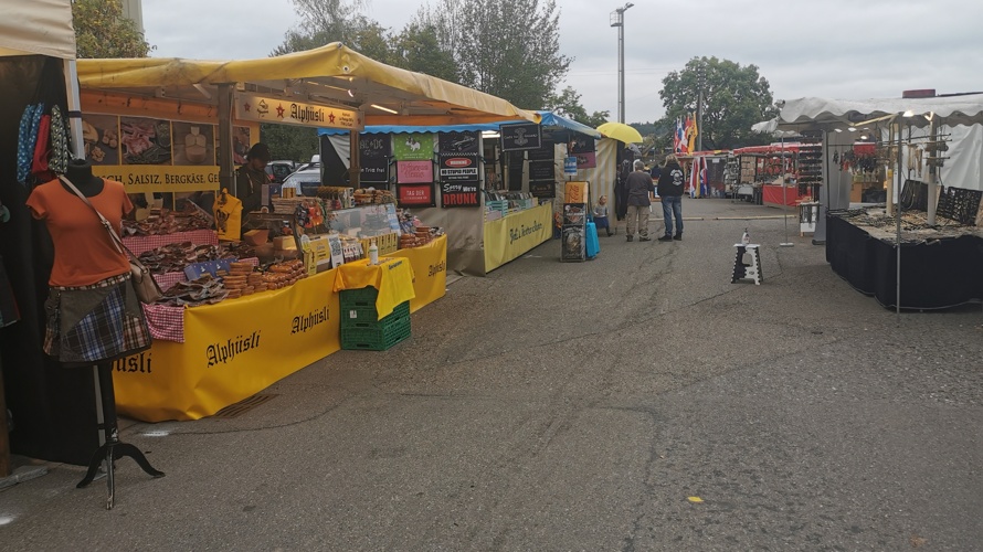Restaurant Kartbahn - Einander die Hand reichen