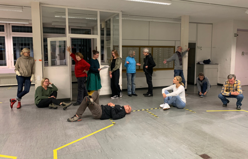 Anton und Amila auf dem Mond