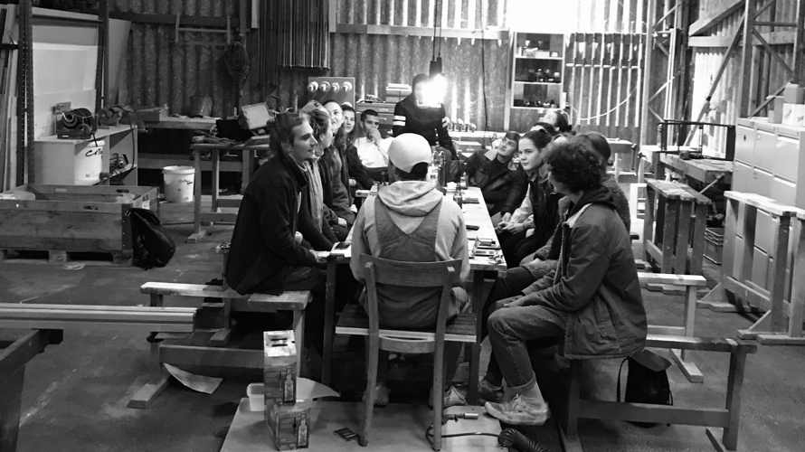 UF ZUR HALTESTELL - ÜSI BAR UF RÄDER