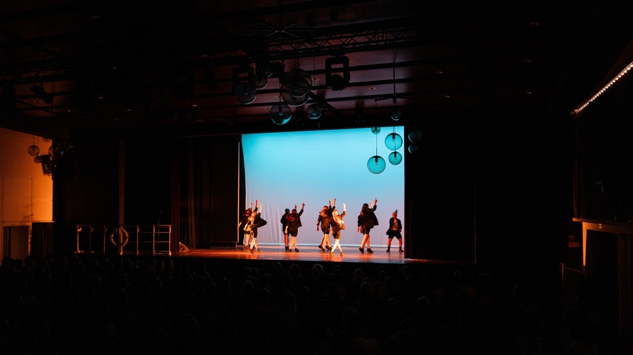 Tanz verbindet – Bühne frei für Gross und Klein in Uster