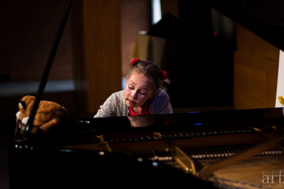 Ultimatives Prestige-Paket: 10 VIP-Tickets + Erlesener Wein + Künstlerische Souvenirs + Privates Konzert!