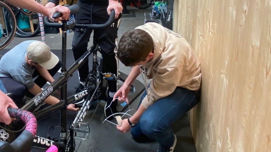 Un vélo adapté pour l'Ironman de Yannick!