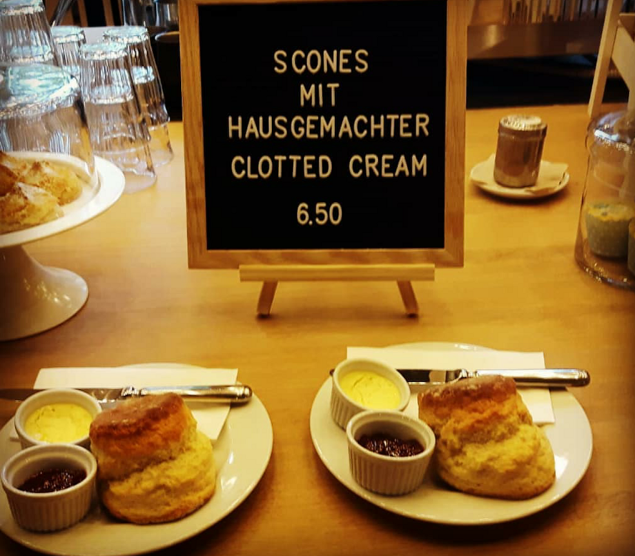 Scone mit Schwarztee: Original English Cream Tea