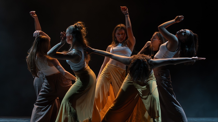 Zwischen Mir & Uns: Tanz-Research und Performance der Cie MOVE