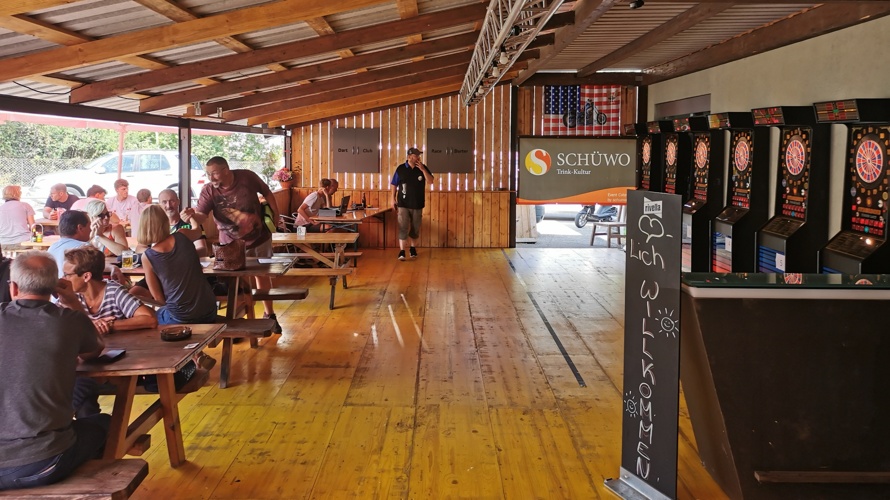 Restaurant Kartbahn - Einander die Hand reichen