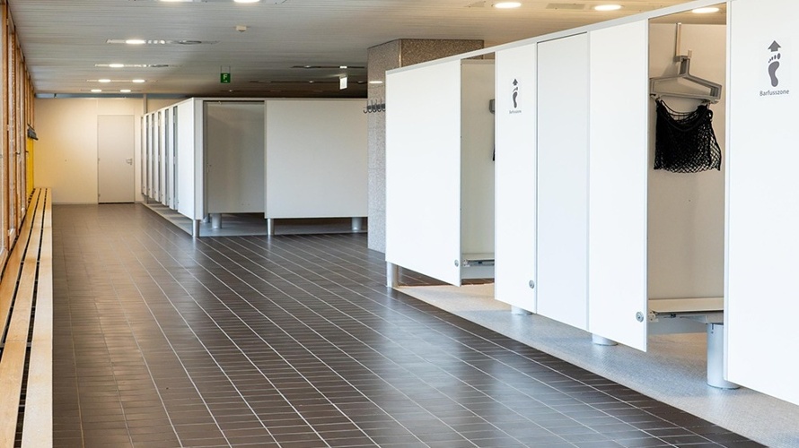 Frauenspuren im Hallenbad