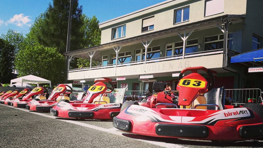 Restaurant Kartbahn - Einander die Hand reichen