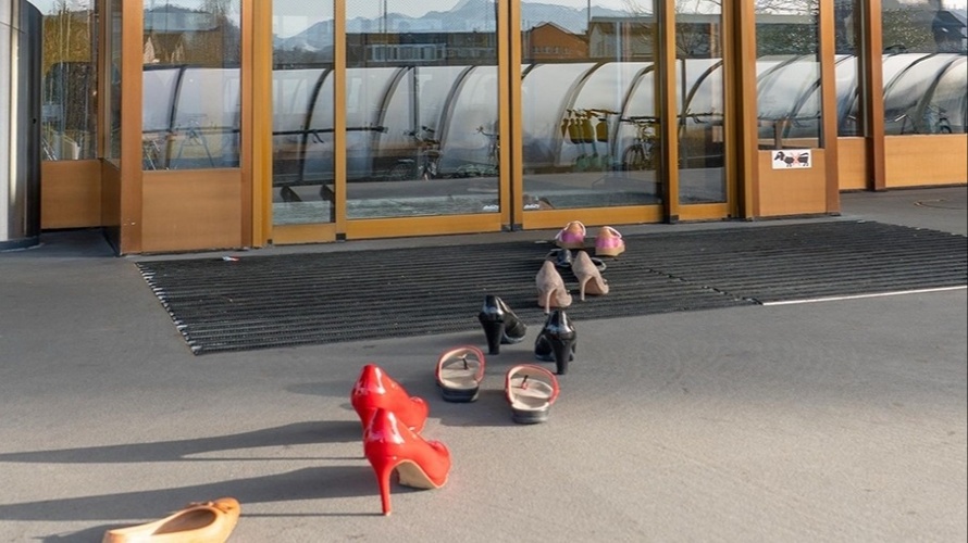 Frauenspuren im Hallenbad