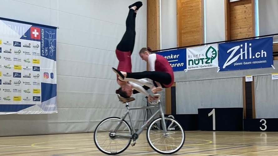 Neue Vereinskleidung für Kunstrad Baar