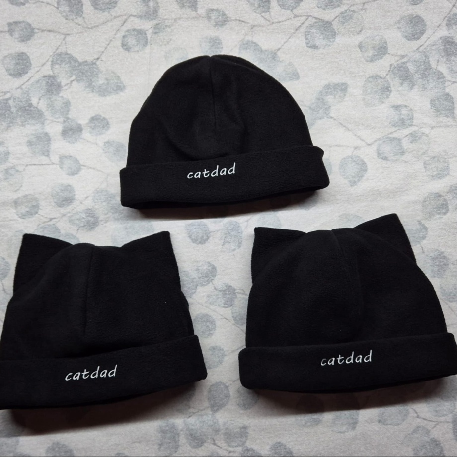 Originelle Mütze mit Stick nach Wahl