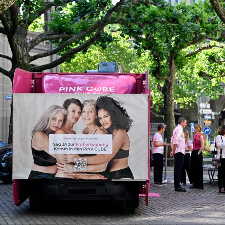 „So toll, dass Sie das machen!“ – Der PINK CUBE bewegt die Schweiz