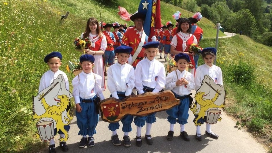 Marching Instruments für den Tambouren- und Pfeiferverein Zermatt