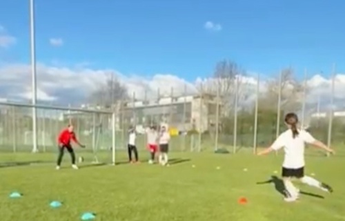 Mädchen Fussball Mannschaft beim FC Rot-Weiss Winikon / Uster