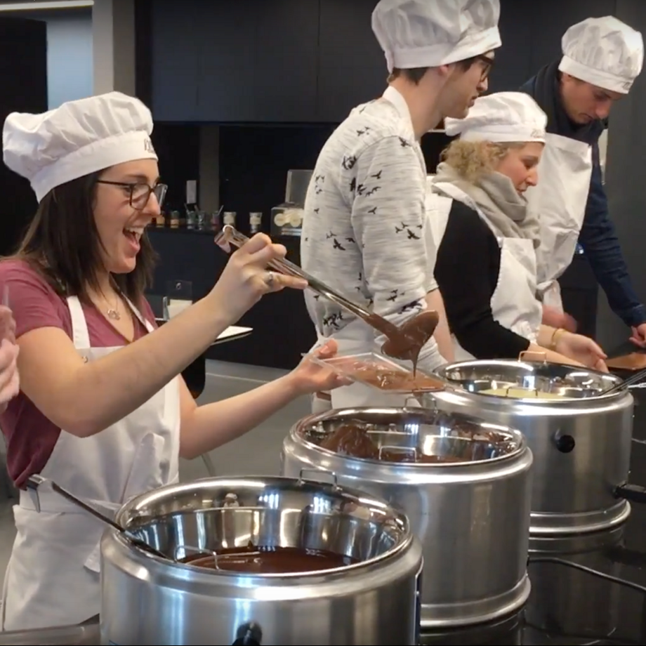 Teilnahme an einem Abendessen während des Swiss Trips