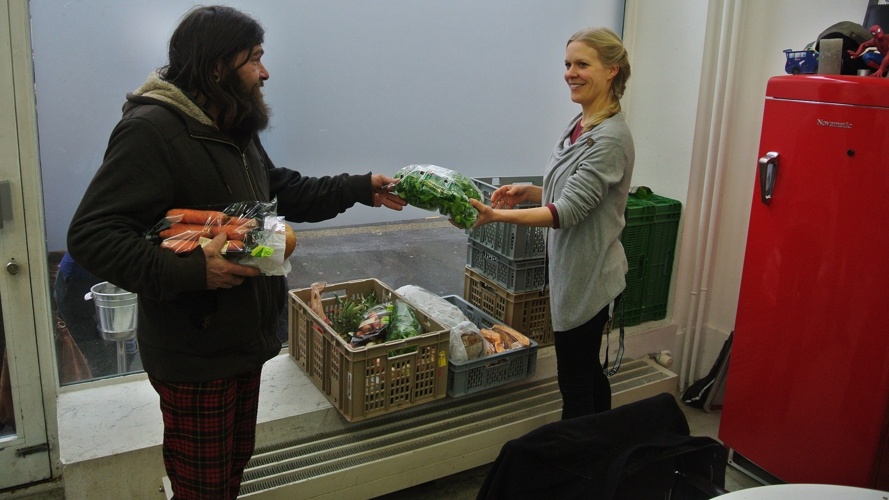 Schweizer Tafel: Essen verteilen - Armut lindern