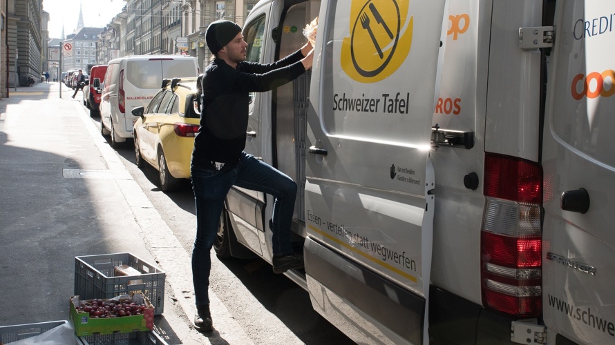 Schweizer Tafel: Essen verteilen - Armut lindern