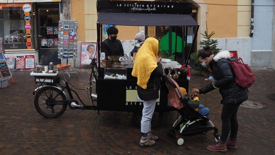 Un triporteur pour s’intégrer, apprendre et offrir