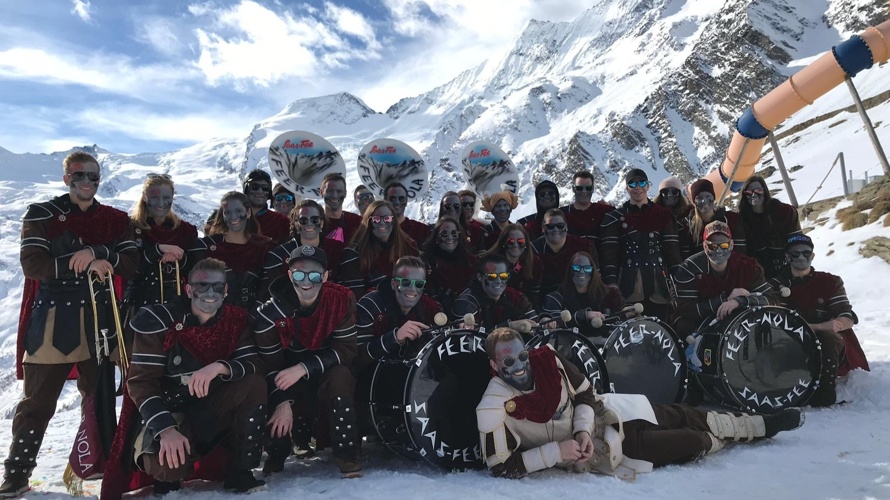 Neues Kostüm der Guggenmusik Feer-Nola Saas-Fee