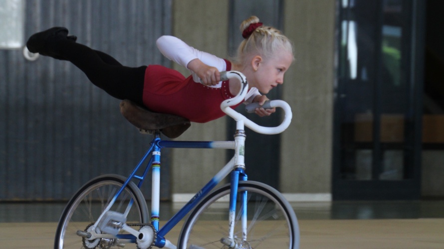 Neue Vereinskleidung für Kunstrad Baar