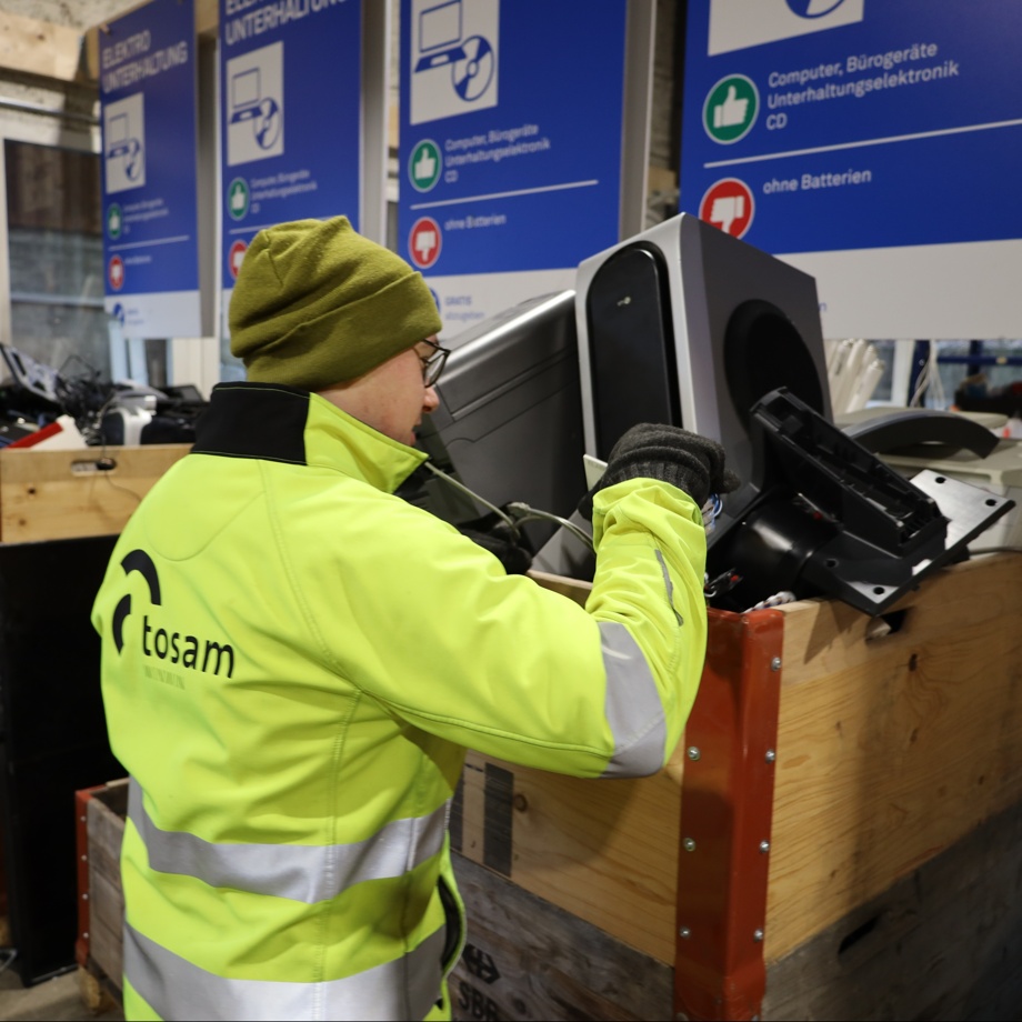 1 Tag im Recycling Chammerholz mitwirken - Einsicht in die Kreislaufwirtschaft (inkl. Mittagessen)