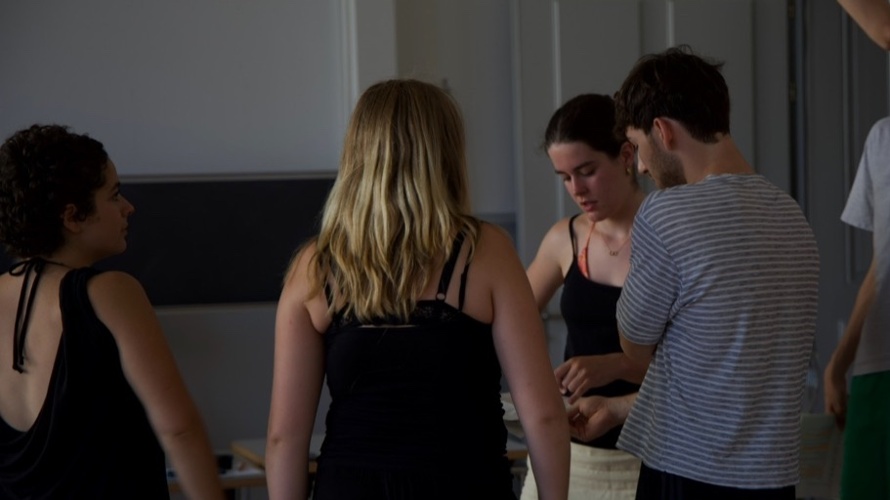 «ÜBERALL. IMMER.» Theaterstück Maturaarbeit