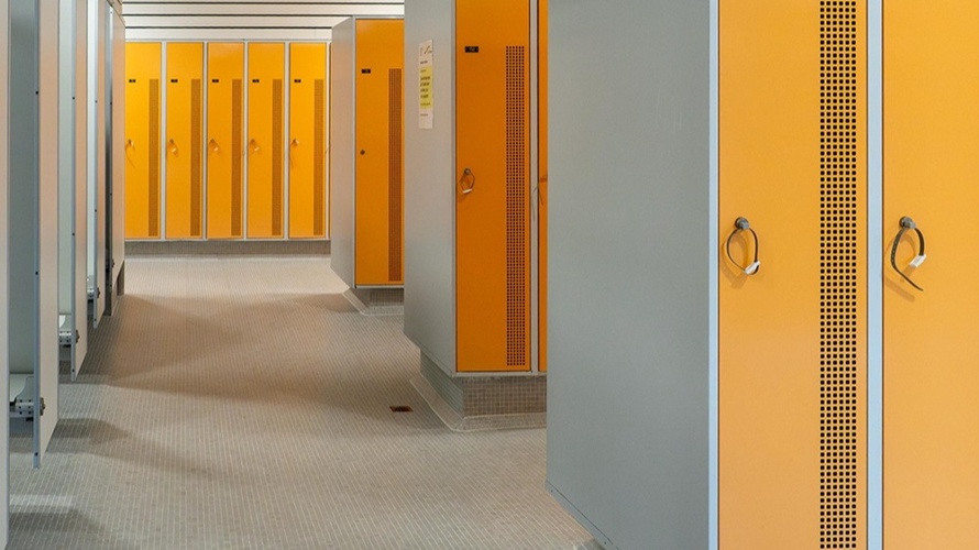 Frauenspuren im Hallenbad