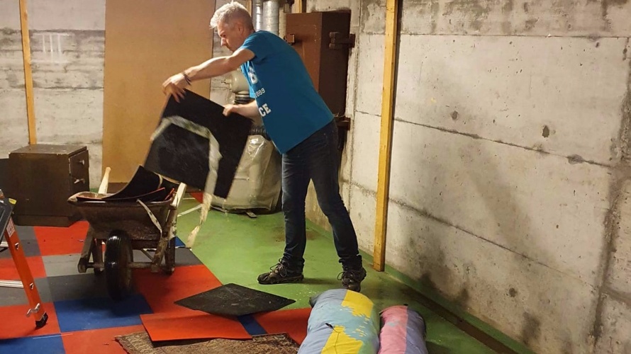 Wiederaufbau Bandlokal me & the operators