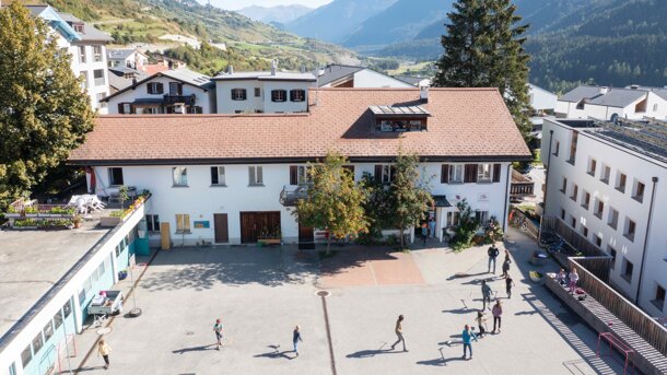 Eine kleine Schule in den Bergen braucht Eure Hilfe 