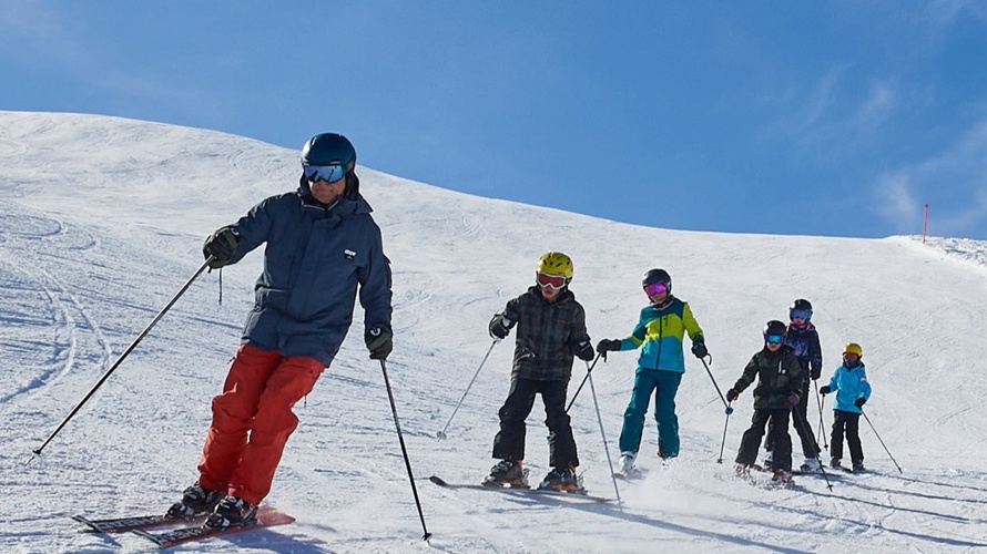 Schneesportlager für 100 sozialbenachteiligte Kinder
