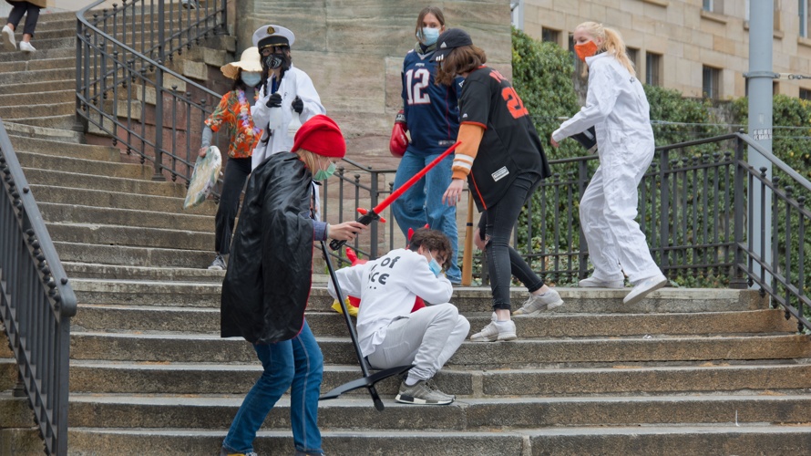 Kuriose Gewohnheit - Theaterinstallationen auf der Strasse