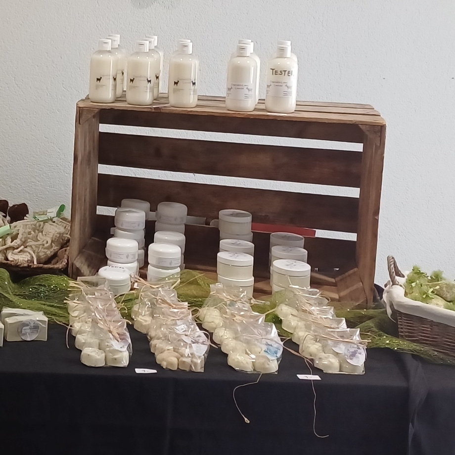 Tassen, Holzbrättli, Ziegenmilchkosmetik