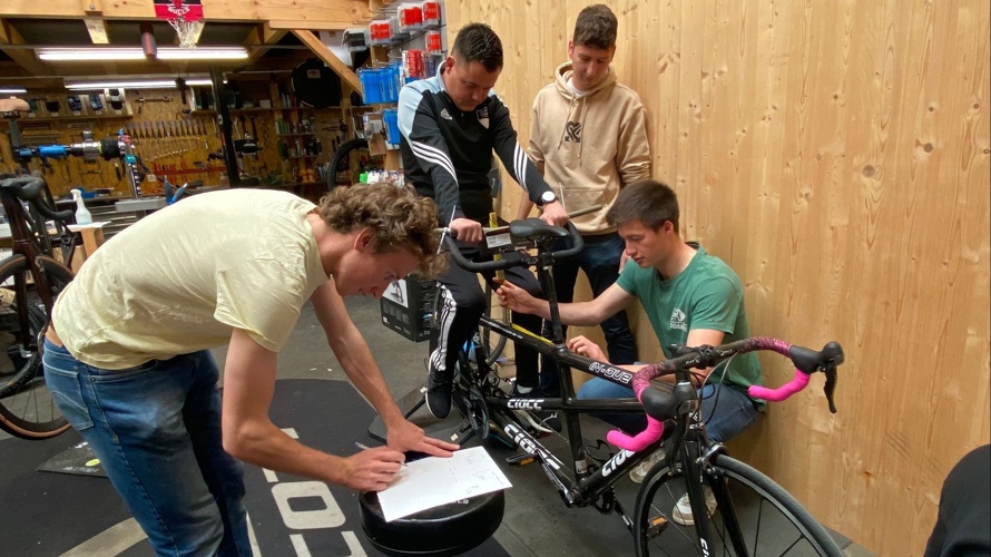 Un vélo adapté pour l'Ironman de Yannick!
