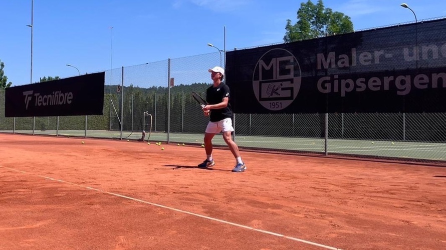 TENNIS: "Entdecke deine Stärke, mache sie zu deiner Waffe"