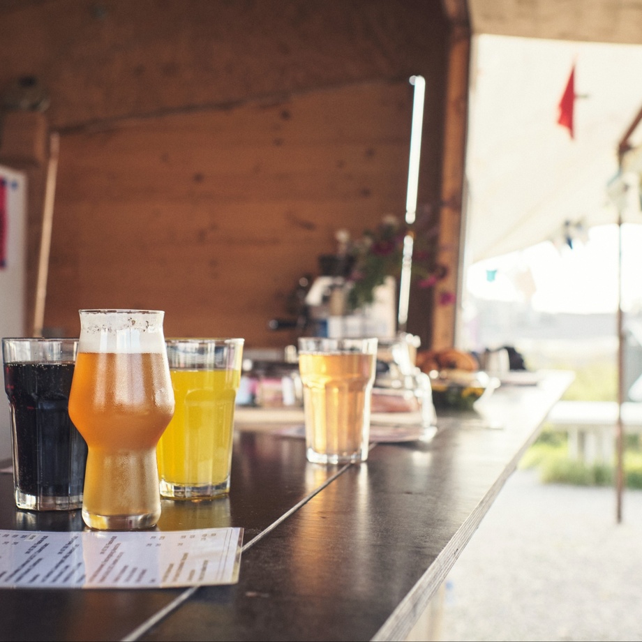 1 Gutschein für 2 (alk.) Getränke an der Bar