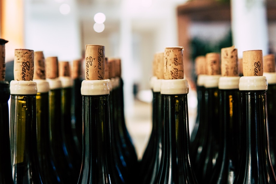 Eine Kiste von Qualitätswein (12 Flaschen) mit einzigartigem Etikett