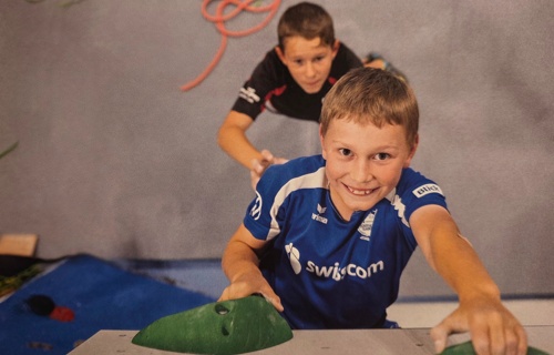 Spass und Herausforderung an der Kletterwand Schwellbrunn