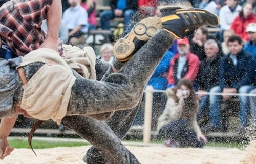 Neue Zwilchhosen für die Schwingersektion Reichenbach