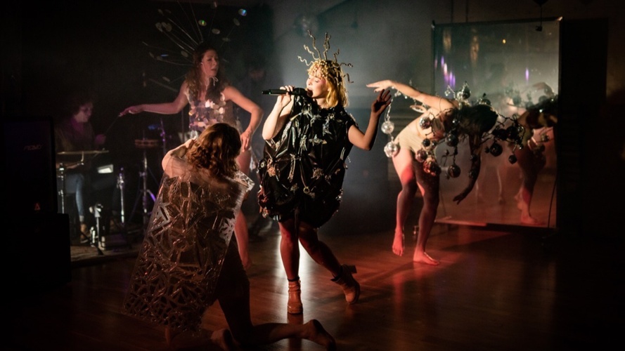 Junge, innovative Kunst mit Zukunftsvisionen