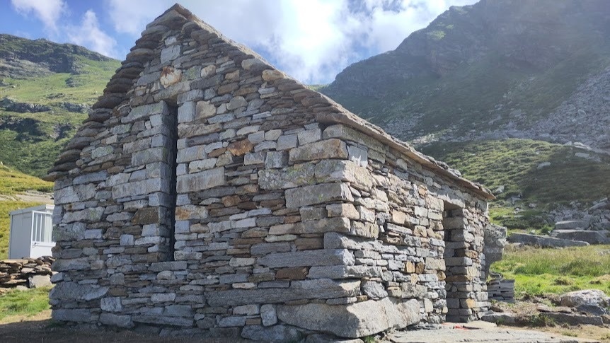 BORGNA - ampliamento capanna e riqualifica del nucleo alpestre