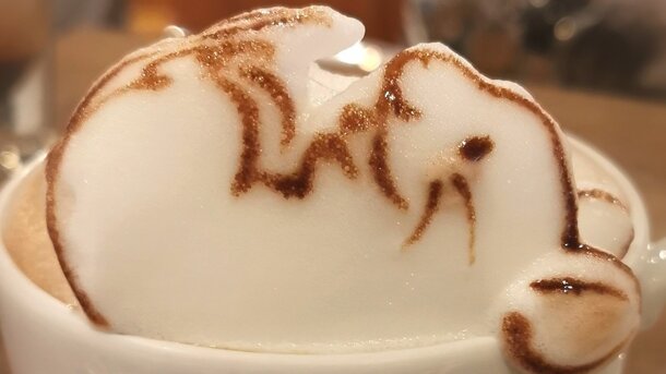  3 D-Latte Art Künstlerin Runa Kato aus Tokyo am Wiler Japanfest 2022 