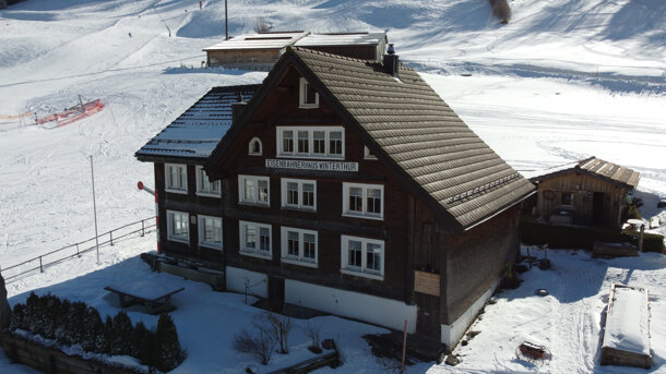  Fassaden-Erneuerung für familienfreundliches  Ferienhaus im Toggenburg 