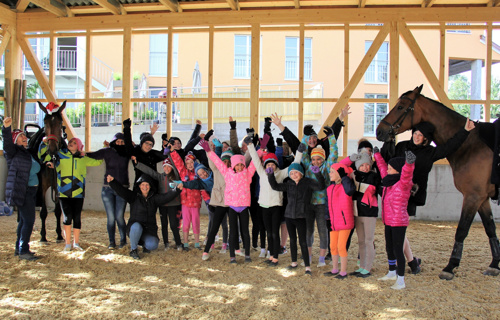 Endlich ein  Dach über dem Kopf, jetzt fehlen uns nur noch Wände