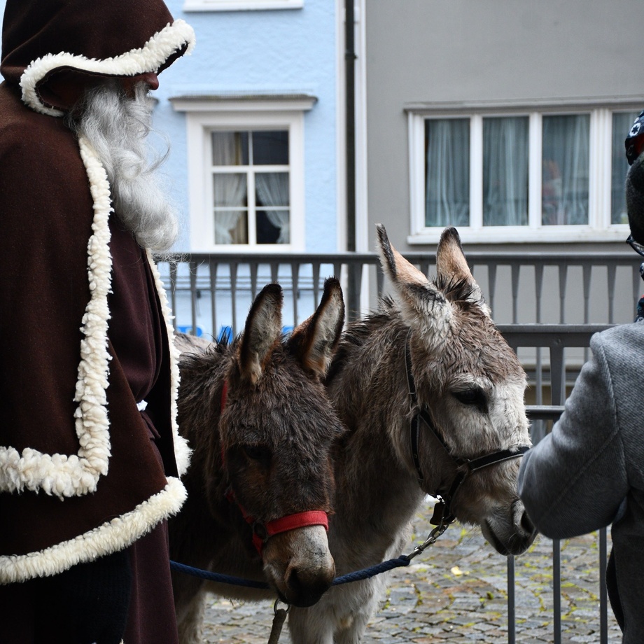 Chlaus-Säckli mit Mandarinen, Nüssli und Schoggi