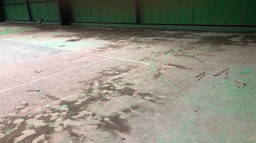 Tennisplätze unter Wasser